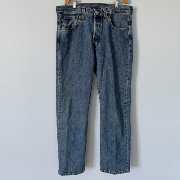 Levi’s jeans 501 Men’s 32x30 • Medium Wash • straight Fit -Made in Mexico - Picture 1 of 6